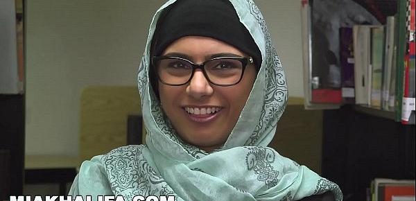  MIA KHALIFA - Lebanese Queen Removes Her Hijab And Clothes In A Public Library